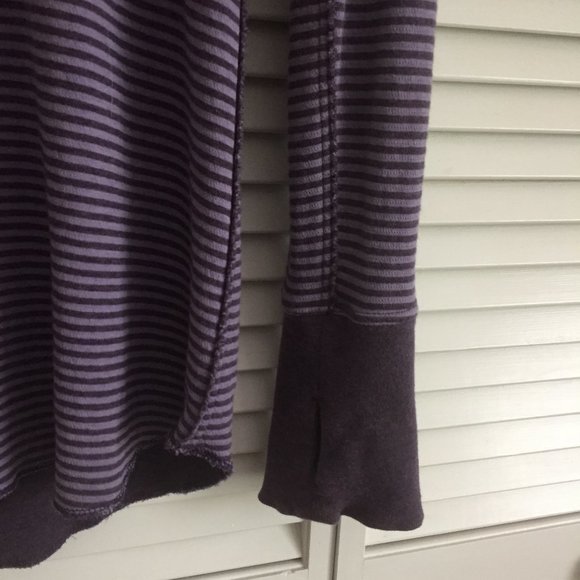 SOLD Lululemon purple sweatshirt fits size 8 or 10 - Picture 3 of 8